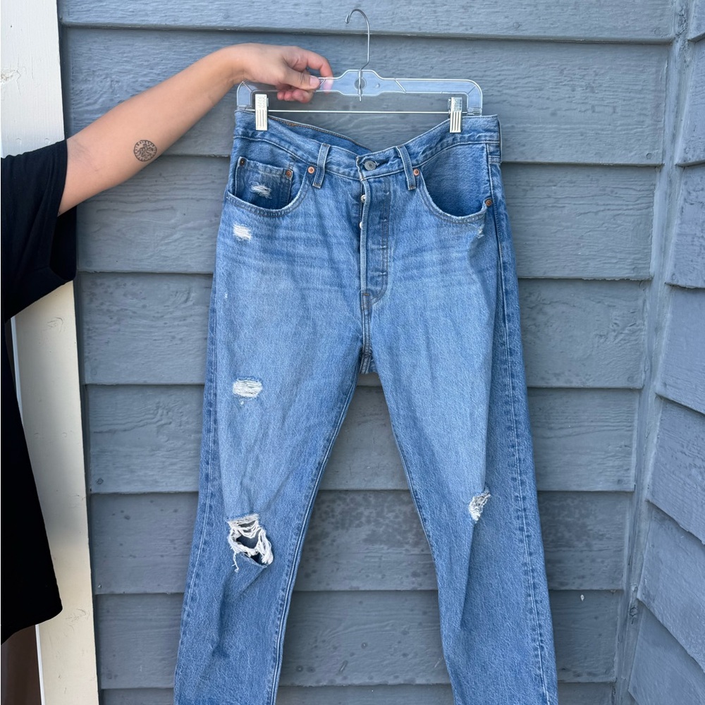 Levi Cropped 501 Distressed Jeans